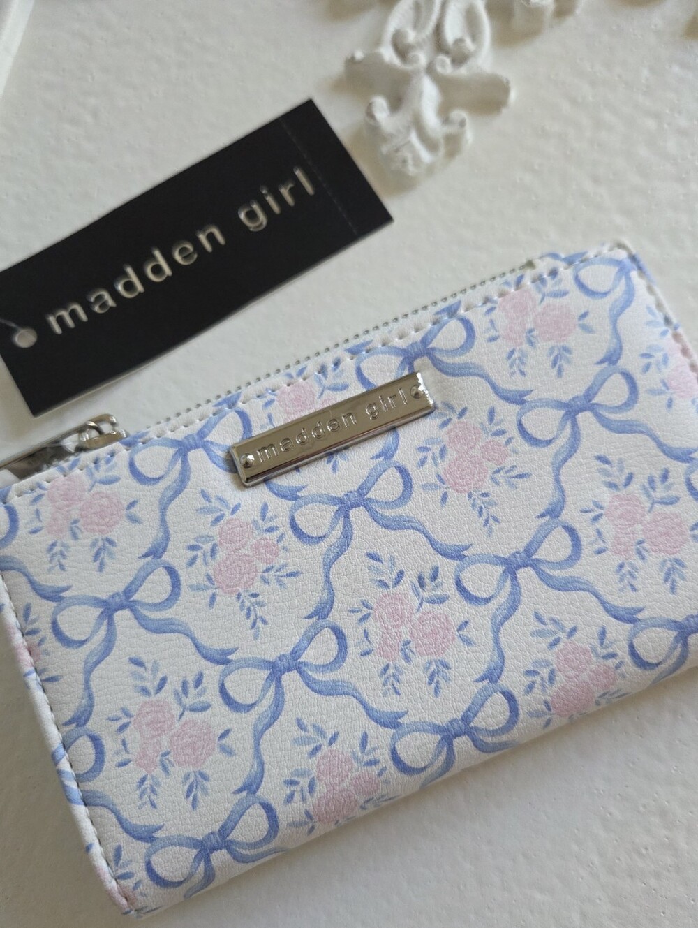 Madden Girl White Faux Leather Snap Wallet with Card Slots - Picture 2 of 3